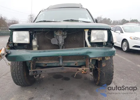 2001 Nissan Xterra Xe z USA, uszkodzony, nr VIN 5N1ED28Y31C537358